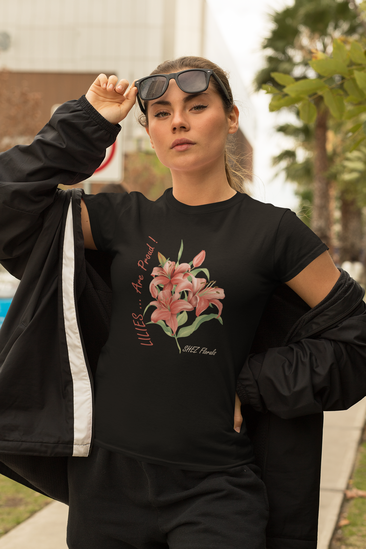 Shez Florals, Red Lilies Black Oversized Printed T Shirt Women, S,M,L,XL,2XL,3XL,4XL,5XL, model with goggles